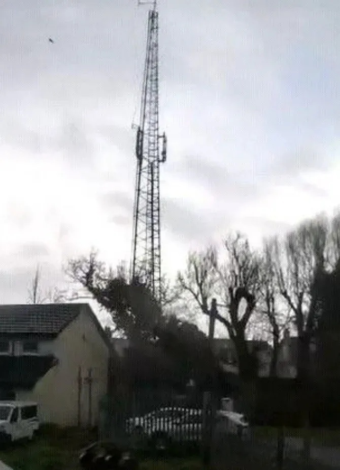 Tower in residential context - 30m height clearly visible